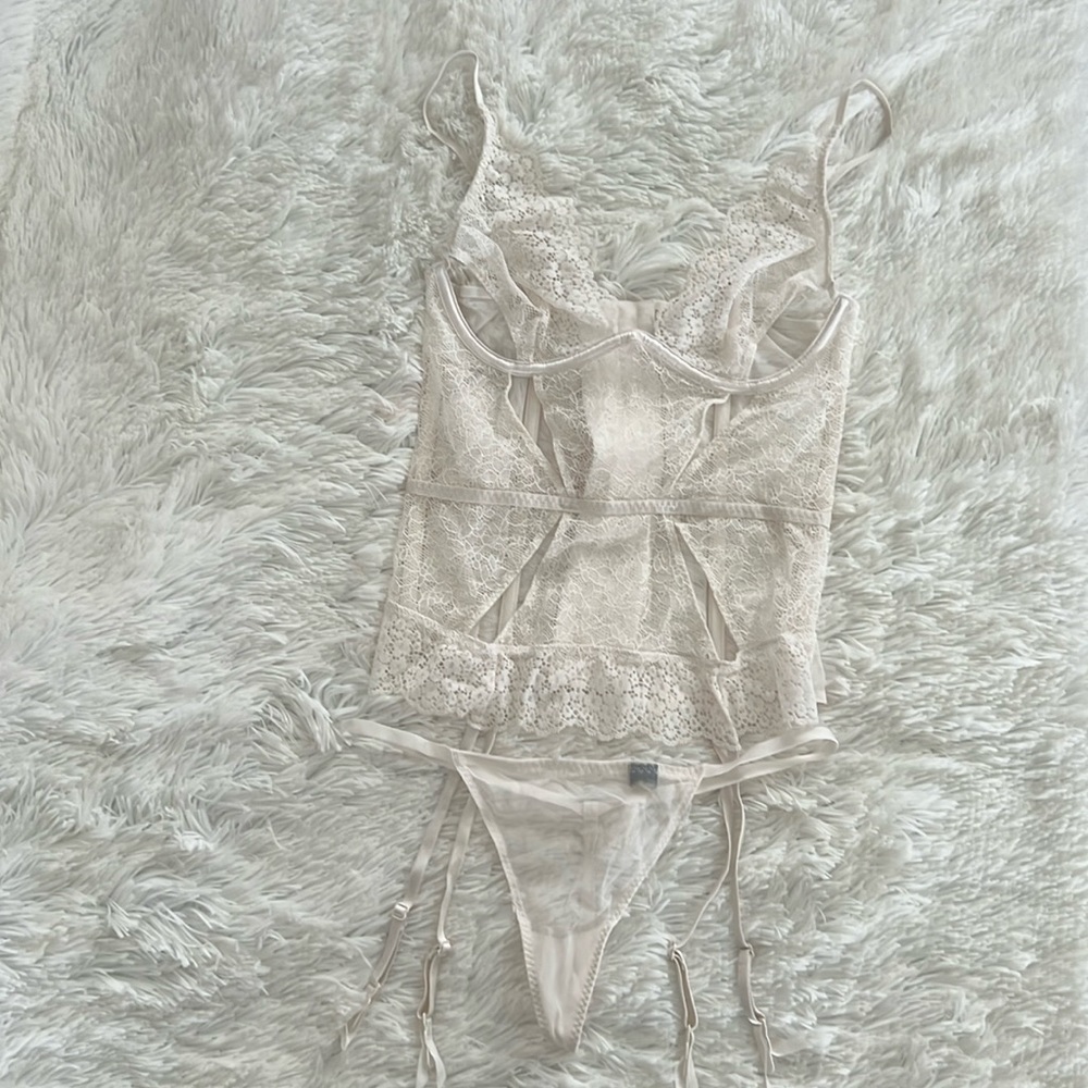 Cream VS Bustier Set